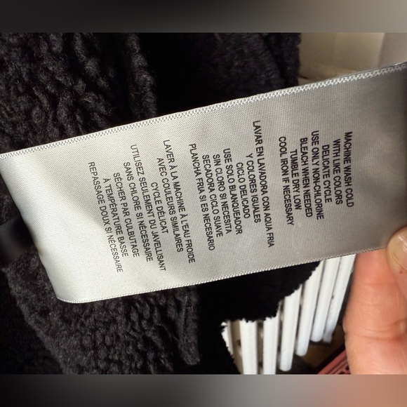 Levi’s faux shearling, black in black, size medium - Picture 6 of 11